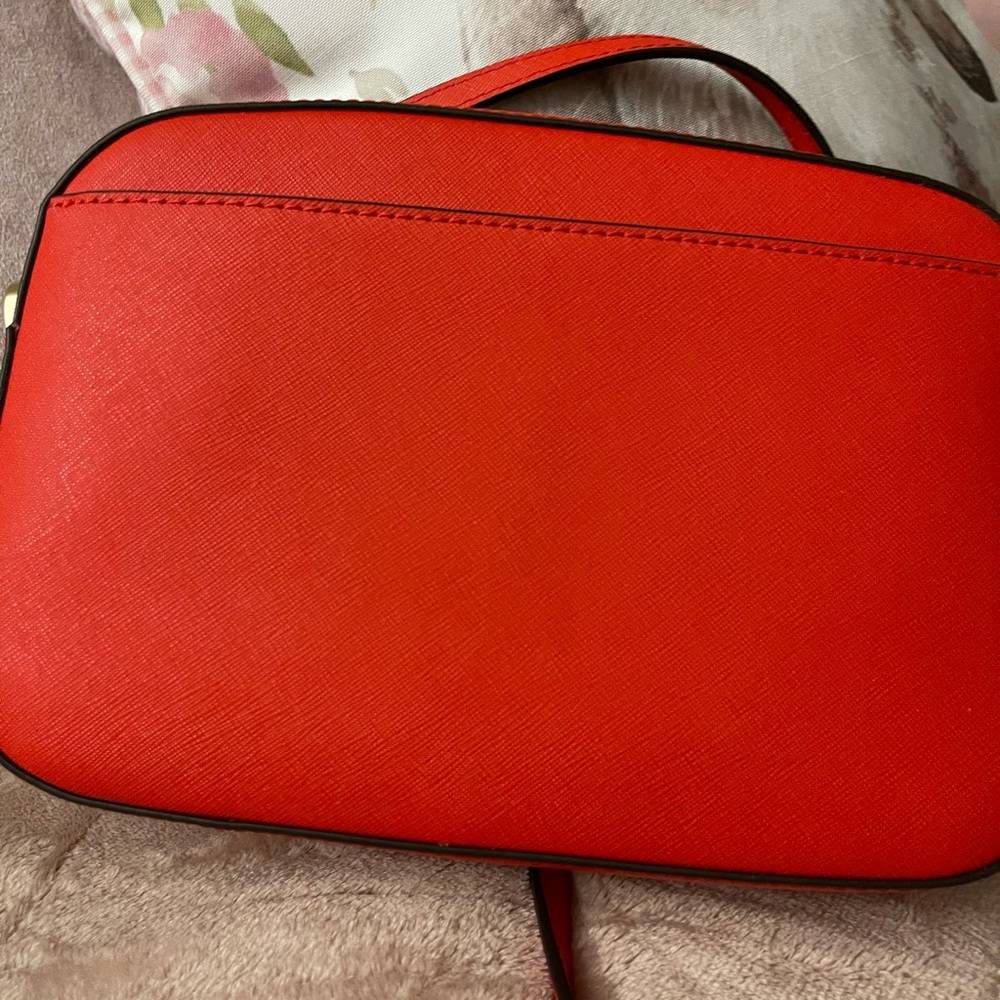 Michael Kors jet set crossbody with chain NWT - Picture 2 of 5
